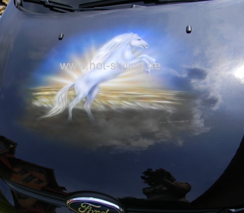 Pferd Motorhaube Fiesta